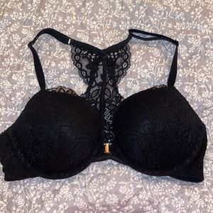 Front clip padded under wire laced black bra